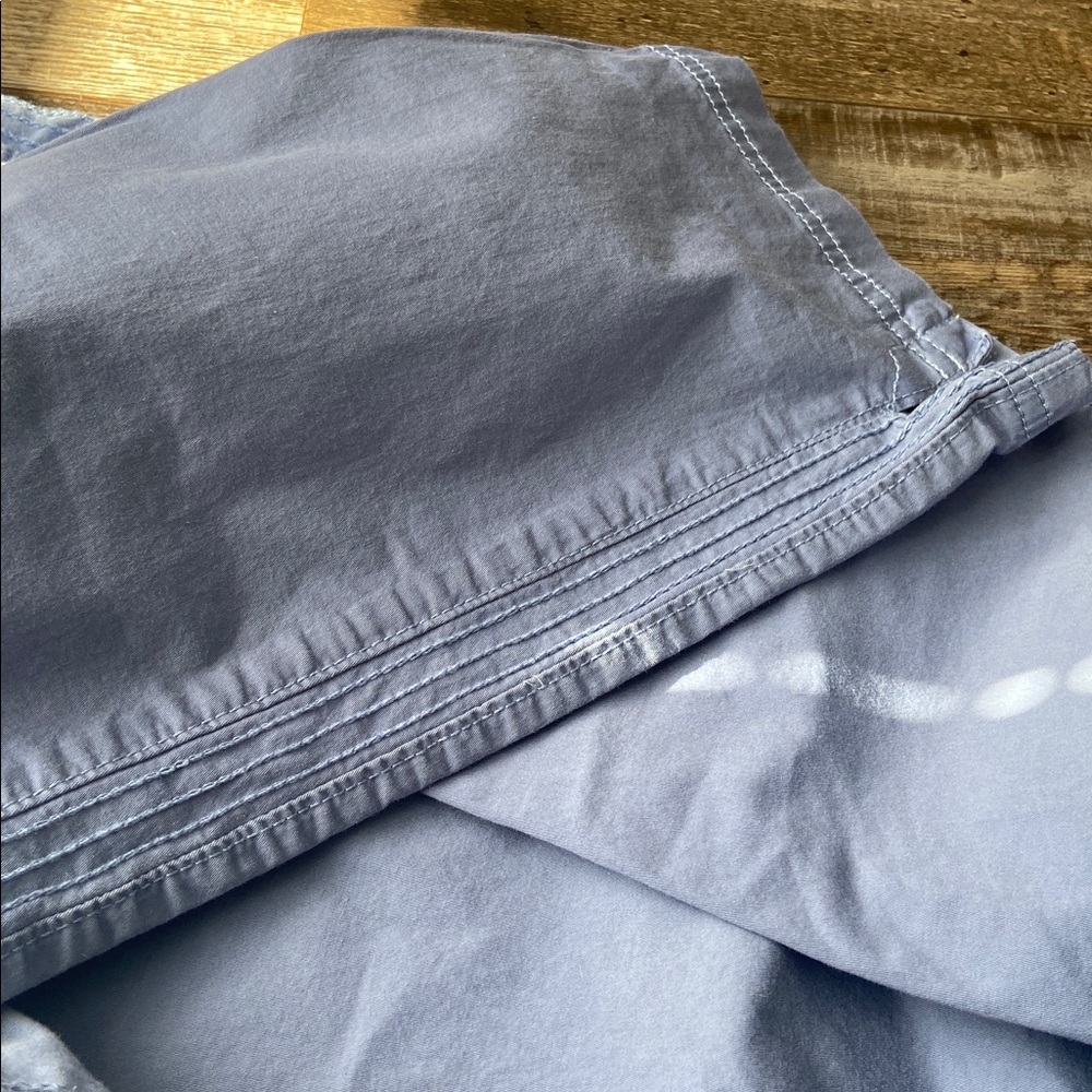 Eddie Bauer cornflower blue cotton chino crop pants size womens 10 - Picture 7 of 7